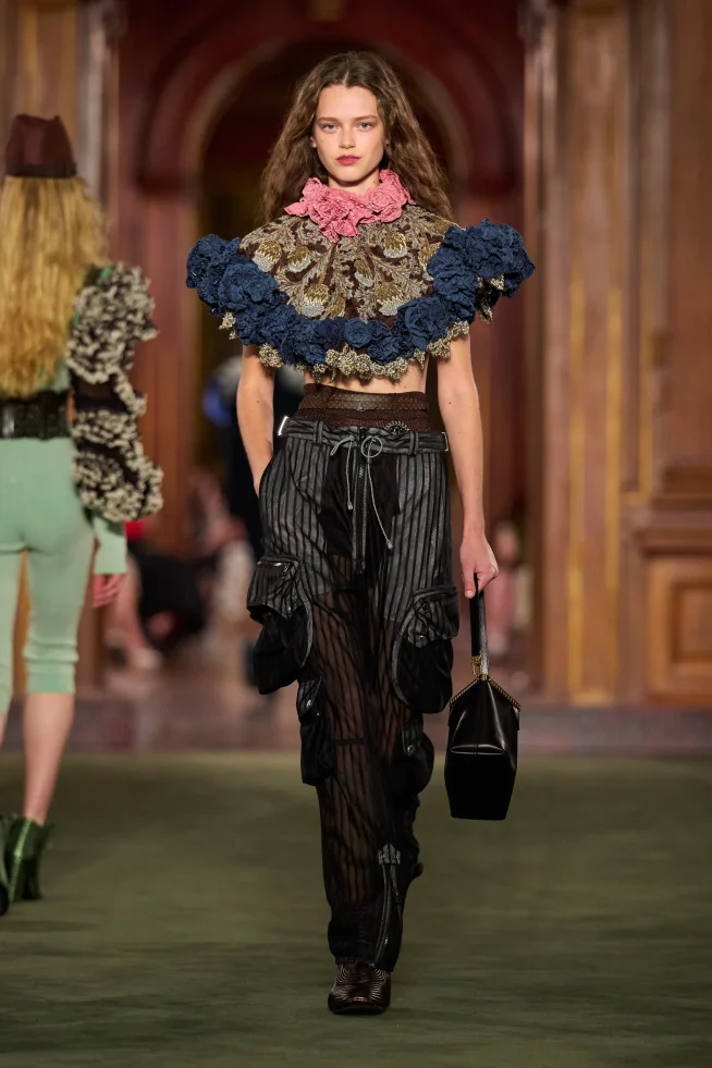 00055-louis-vuitton-resort-2027-credit-gorunway