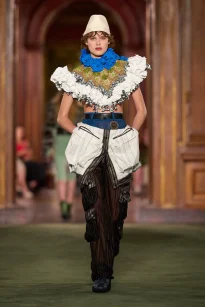 00056-louis-vuitton-resort-2027-credit-gorunway