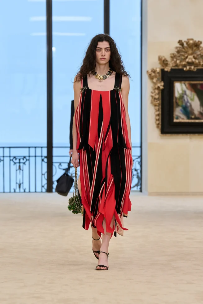 00061-chanel-resort-2027-credit-gorunway