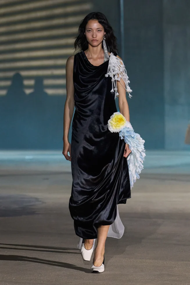 00069-christian-dior-resort-2027-credit-gorunway