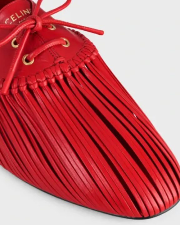O sapato polêmico da Celine: grife lança sapatilha transparente com dedos à mostra