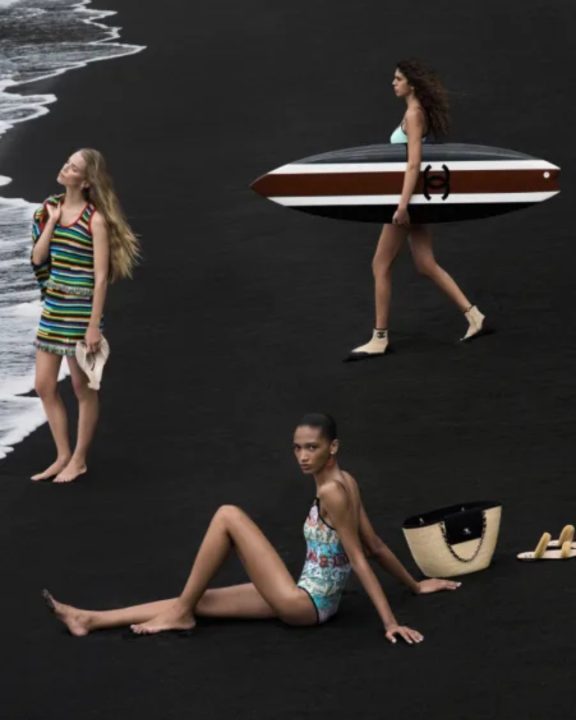 Além do biquíni: Chanel transformou o beachwear na coleção mais desejada do ano