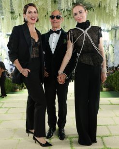 Emily Blunt, Felicity e Stanley Tucci no Met Gala 2026