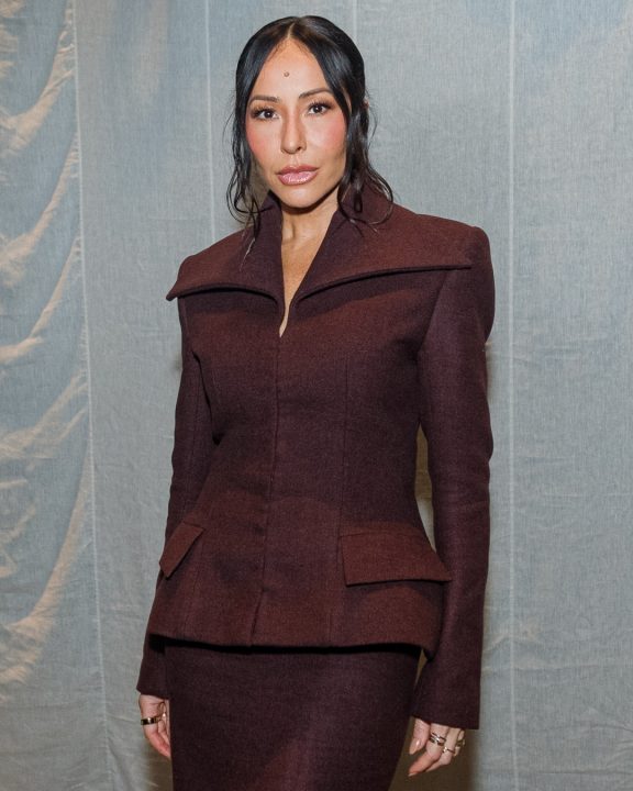 Sabrina Sato aposta em alfaiataria desconstruída para desfile da Mondepars, de Sasha