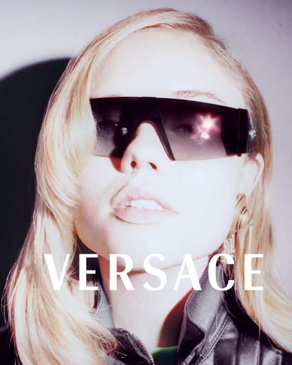 Do clássico ao ‘street’: como a Versace reinventa o luxo na sua nova linha de óculos