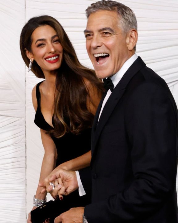 Amal Clooney celebra os 65 anos de George Clooney com look da Pucci saído das passarelas