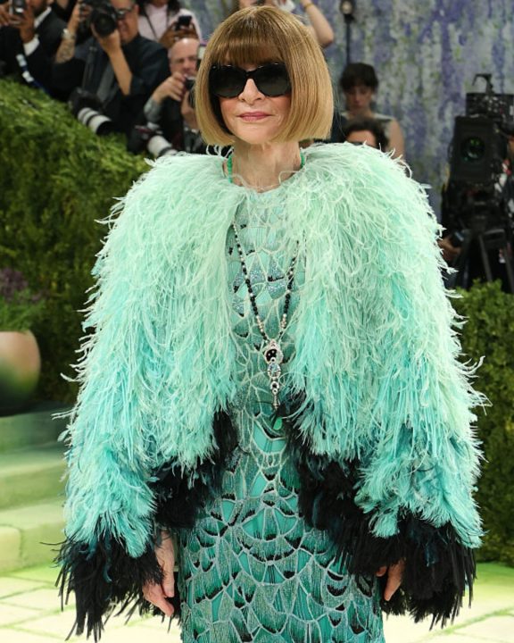 Miranda Priestly da vida real: Anna Wintour elege Chanel sob medida para o Met Gala 26