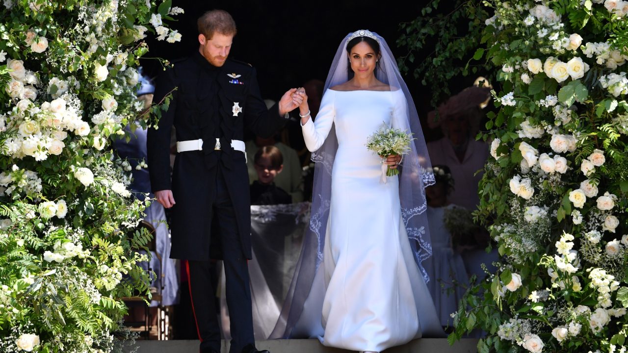Os vestidos de noiva de Meghan Markle: o clássico e o moderno que ainda ditam tendência