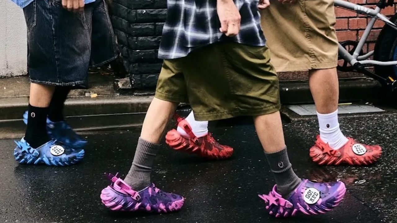 BAPE x Crocs: a nova collab que transforma o conforto em ícone do streetwear