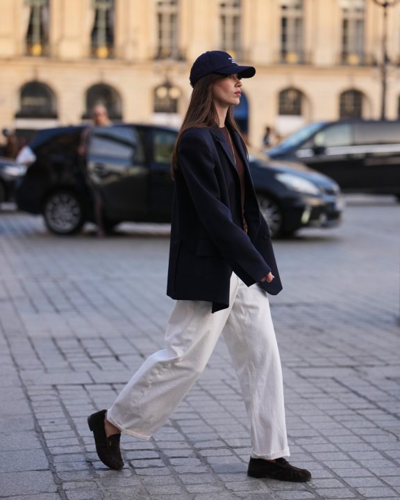 Como usar boné e alfaiataria: as dicas de ouro para um look estiloso no dia a dia
Aprenda a dominar o contraste entre o casual e o sofisticado combinando boné com alfaiataria e confira dicas de styling