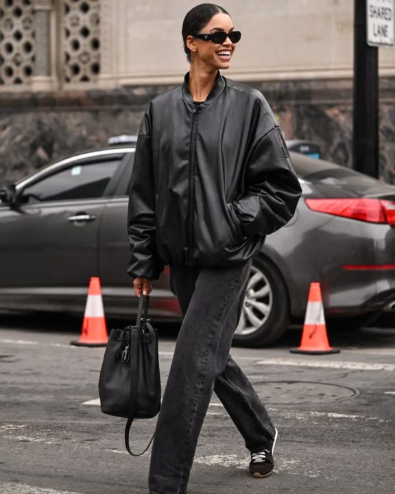 O tênis quiet luxury: 4 dicas para usar a tendência minimalista em looks do dia a dia