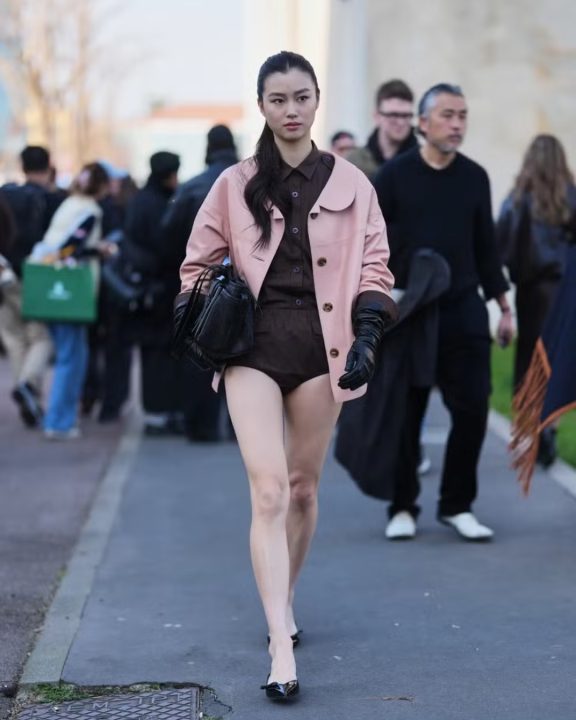 Microshort balloon: 3 dicas de looks para usar a tendência das passarelas que é desejo