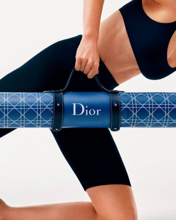 Dior transforma wellness em luxo com nova linha de acessórios fitness e autocuidado