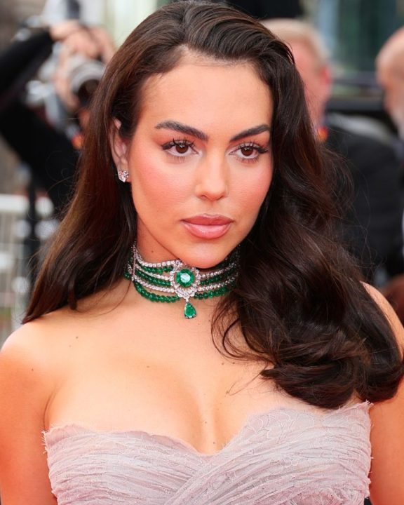 Joias de 300 quilates e anel de 5 milhões: Um zoom no look de Georgina Rodríguez em Cannes