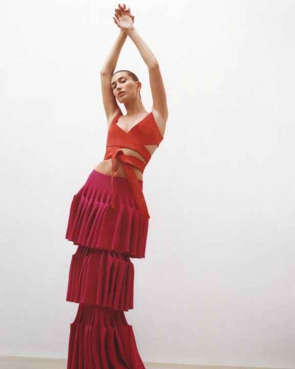 Hailey Bieber estrela última campanha de Pieter Mulier para a Alaïa