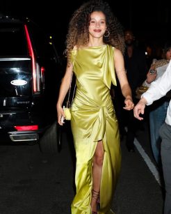 Chase Infiniti com look monocromático