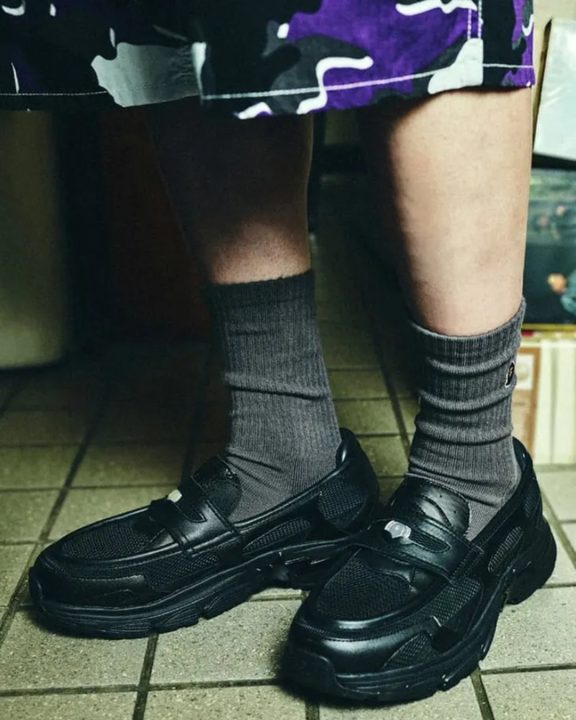 BAPE lança seu primeiro mocassim: LOAFER STA une o clássico ao conforto do tênis