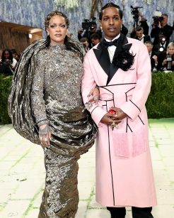 Rihanna e A$AP Rocky no Met Gala 2026