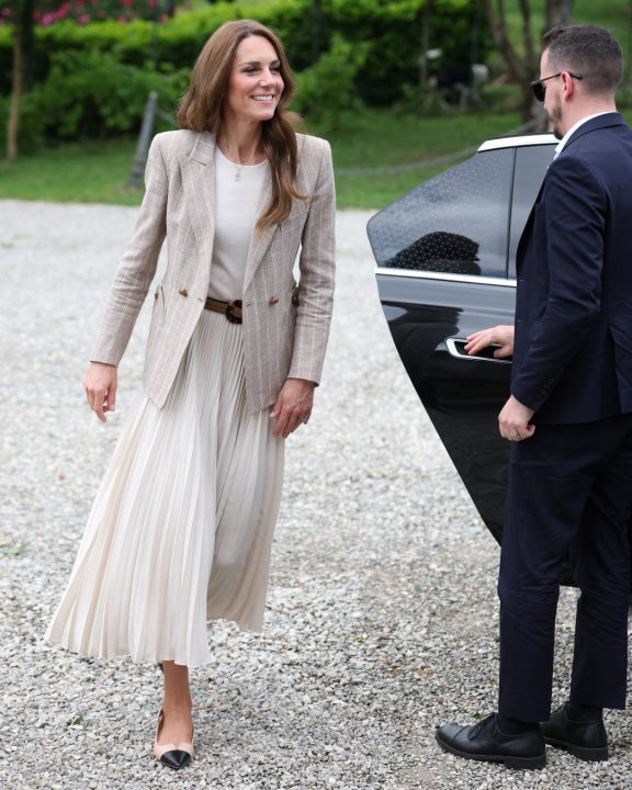Kate Middleton trocou seu scarpin favorito por essa sapatilha de salto baixo tendência