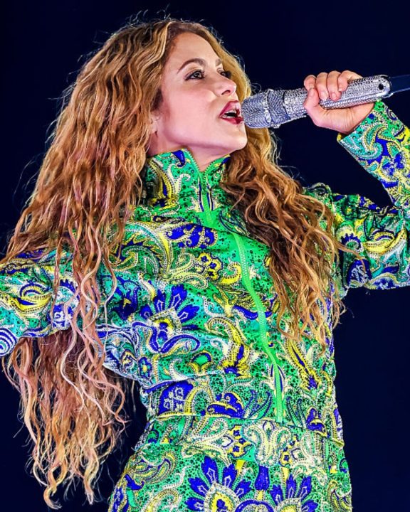 Assinatura BR e 600 mil cristais Swarovski: Um zoom nos looks de Shakira em Copacabana