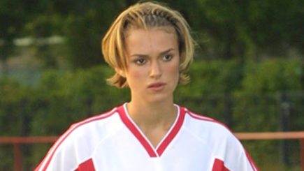 Keira Knightley no filme 'Bend It Like Beckham', de 2002