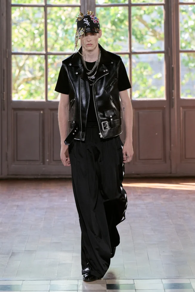 00010-junya-watanabe-spring-2027-menswear-credit-gorunway