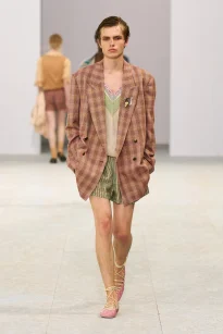 00015-dries-van-noten-spring-2027-menswear-credit-gorunway