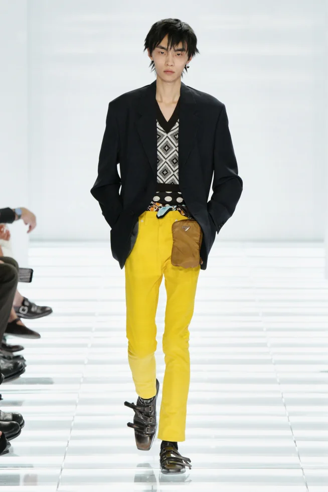 00045-prada-spring-2027-menswear-credit-gorunway