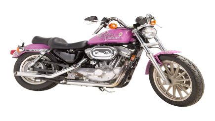 A motocicleta Harley Davidson personalizada de 1887 da atriz - Foto: Divulgação