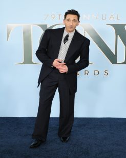 Adrien Brody de Saint Laurent - Reprodução: Getty Images