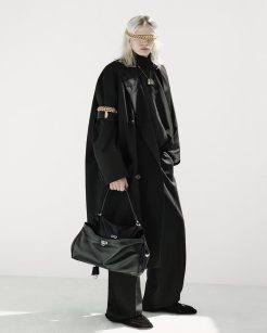 Balenciaga "Unsized – A Lightness of Being" - Foto: Divulgação
