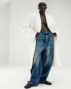 Balenciaga "Unsized – A Lightness of Being" - Foto: Divulgação