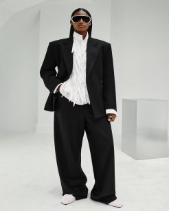 Balenciaga "Unsized – A Lightness of Being" - Foto: Divulgação