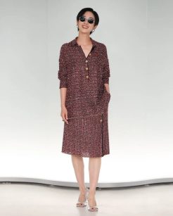 Gwei Lun Mei usando um look Chanel Outono 2026 - Foto: Chung Sung-Jun/Getty Images para CHANEL