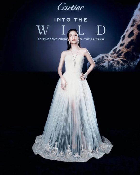 Jisoo de Georges Hobeika e Cartier