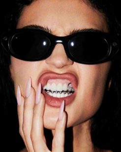 Coleção de óculos de IA com Kylie Jenner