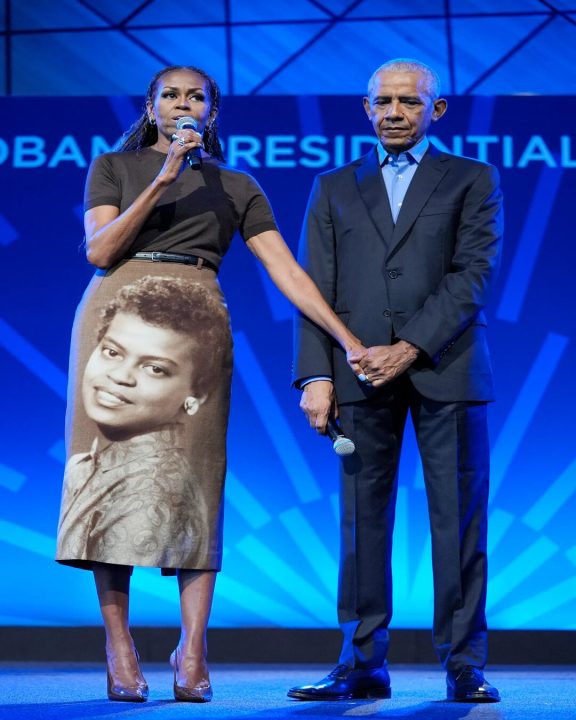 Michelle e Barack Obama no Centro Presidencial Barack Obama em Chicago - Foto: Getty Images