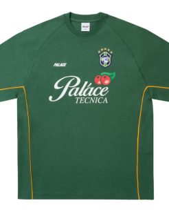 Coleção Palace com a camisa do Brasil