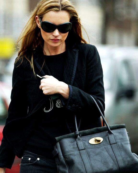 Kate Moss com a bolsa da Mulberry em 2004