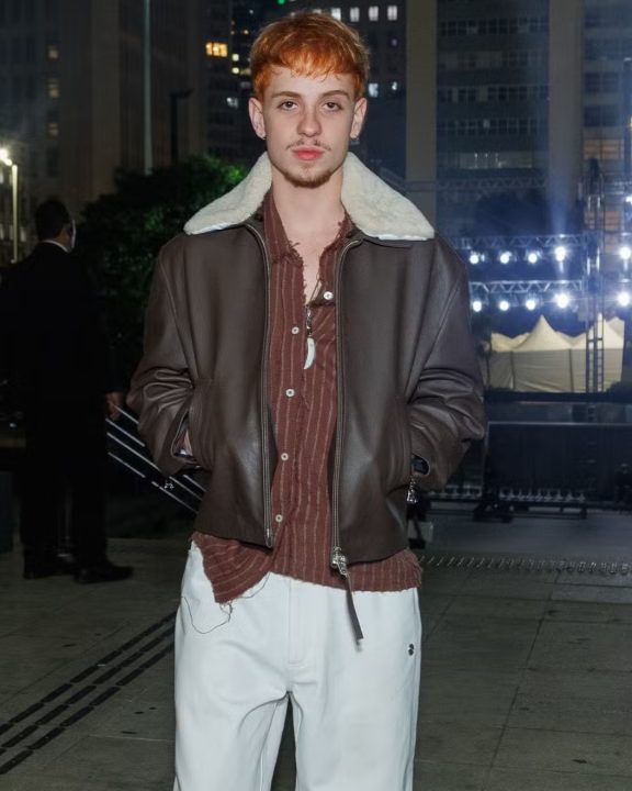 Look de Juliano Floss em desfile em SP
