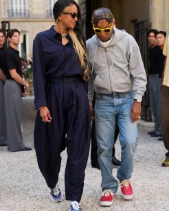 Look de Pharrell Williams e Helen Lasichanh