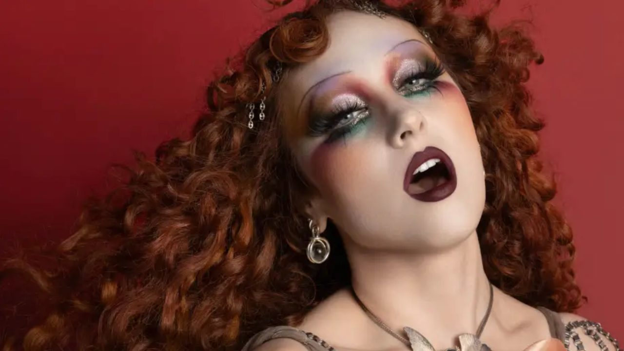 Chappell Roan para a MAC Cosmetics