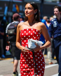 Primeiro look de Alexandra Leclerc