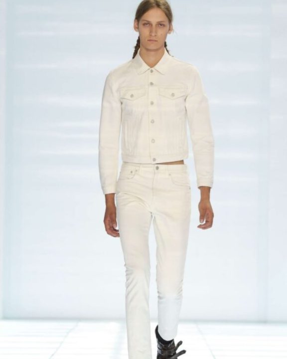 Calça skinny no desfile da Prada, verão 2027 masculino