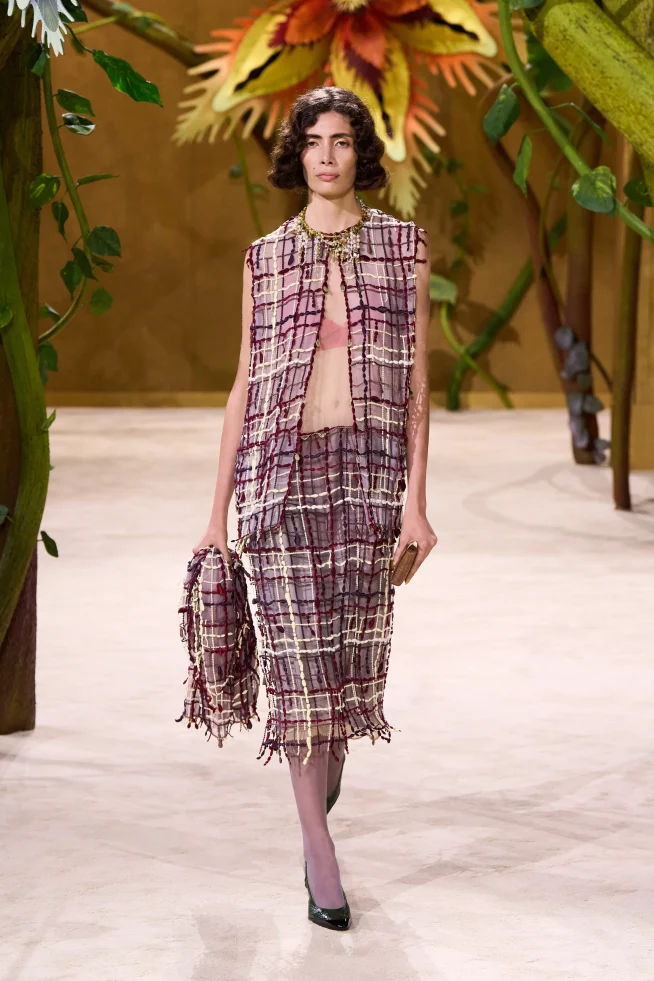 00001-chanel-fall-2026-couture-credit-gorunway