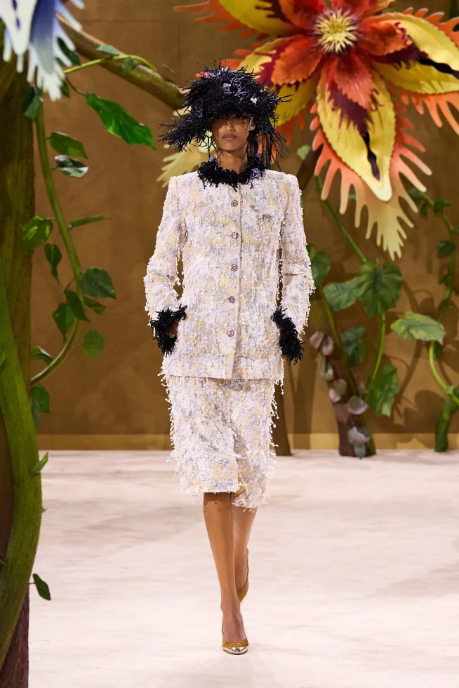 00017-chanel-fall-2026-couture-credit-gorunway