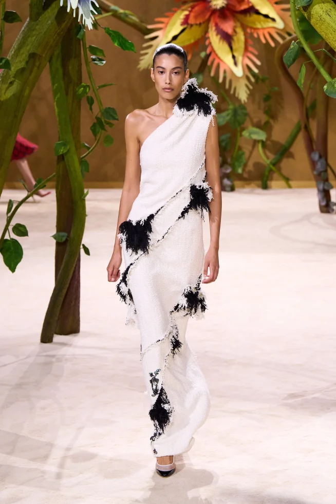00018-chanel-fall-2026-couture-credit-gorunway