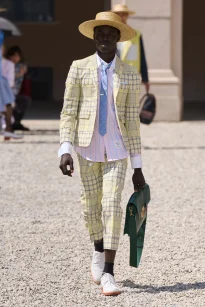 00025-thom-browne-spring-2027-menswear-credit-gorunway