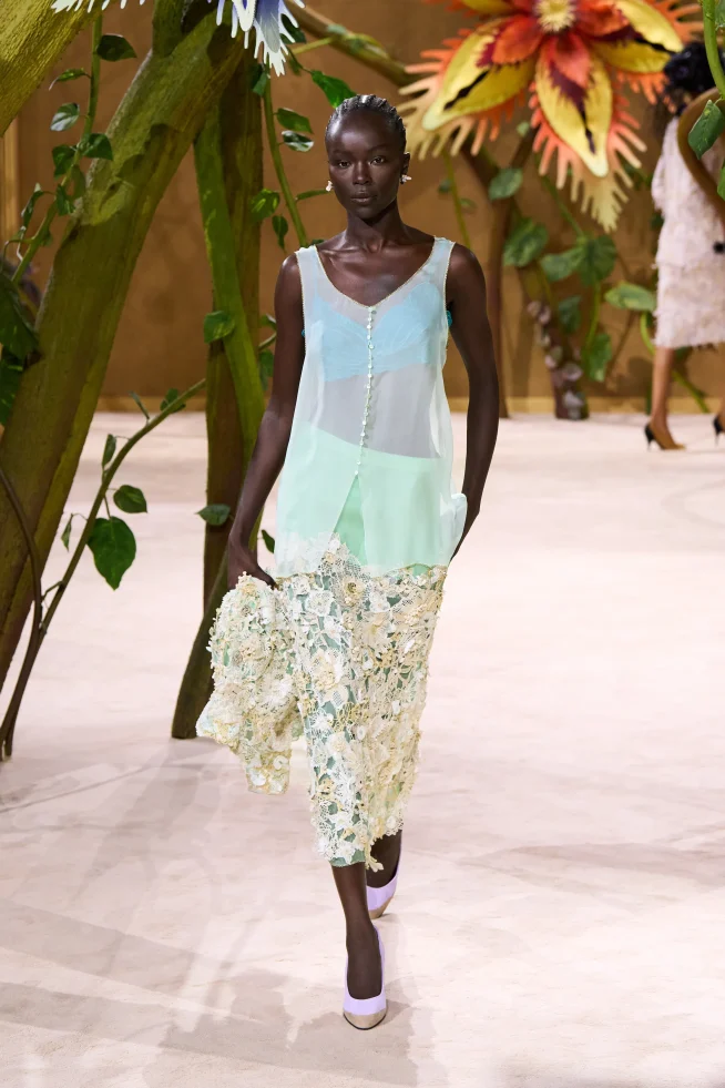 00026-chanel-fall-2026-couture-credit-gorunway