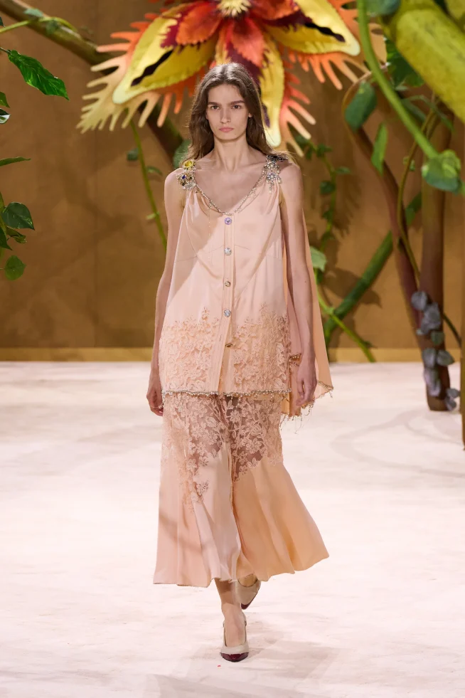 00048-chanel-fall-2026-couture-credit-gorunway